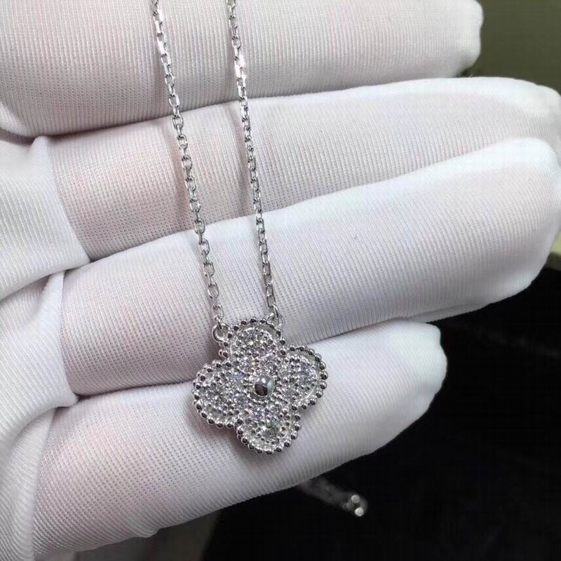 Van Cleef & Arpels suits 12yxq06